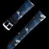 Cinturino in pelle camouflage blu con fibbia ad ardiglione