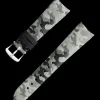 Cinturino in pelle camouflage grigia con fibbia ad ardiglione