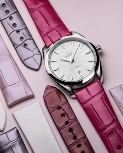 Cinturino in pelle di alligatore rosa con fibbia ad ardiglione