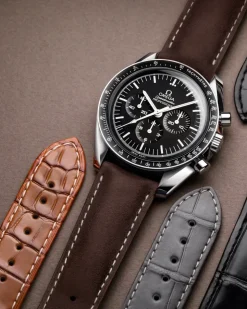 Cinturino in pelle marrone con fibbia ad ardiglione