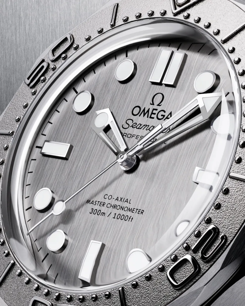 42 mm, acciaio su cinturino in caucciù