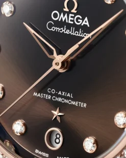 36 mm, acciaio‑oro Sedna™ su cinturino di pelle
