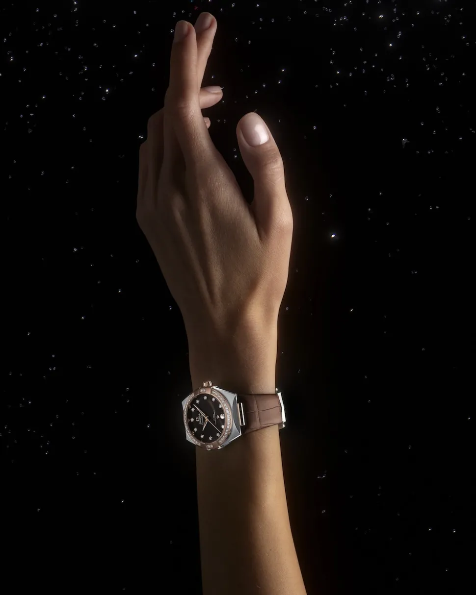 36 mm, acciaio‑oro Sedna™ su cinturino di pelle