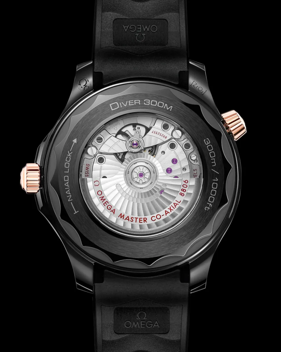 43,5 mm, ceramica nera su cinturino in caucciù