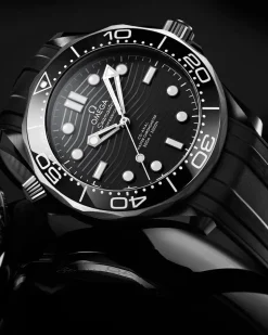 43,5 mm, ceramica nera su cinturino in caucciù