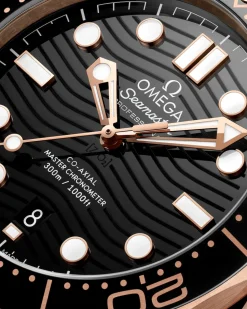 42 mm, oro Sedna™ su cinturino in caucciù