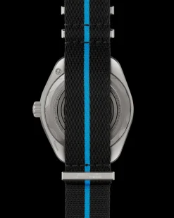 45,5 mm, titanio su cinturino NATO